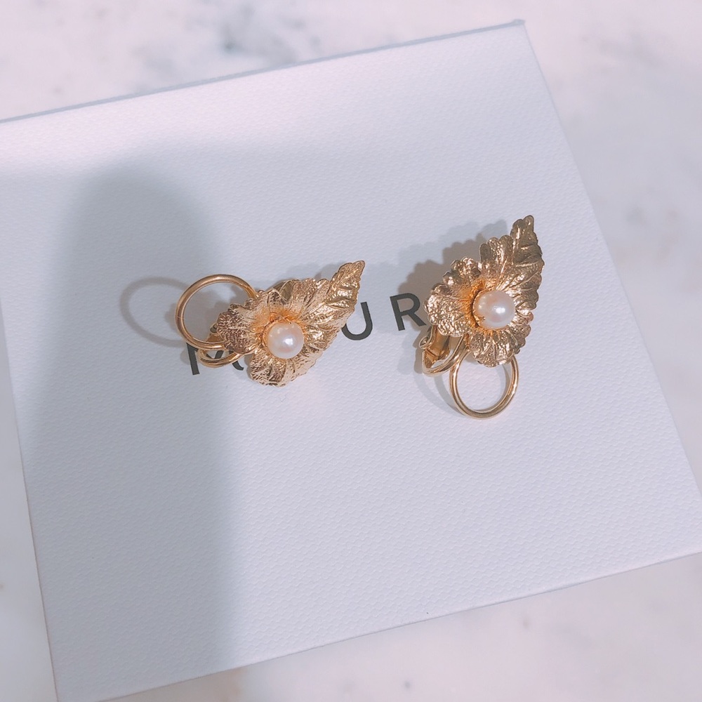 Vintage Gold Leaf and Pearl Clip On Earrings